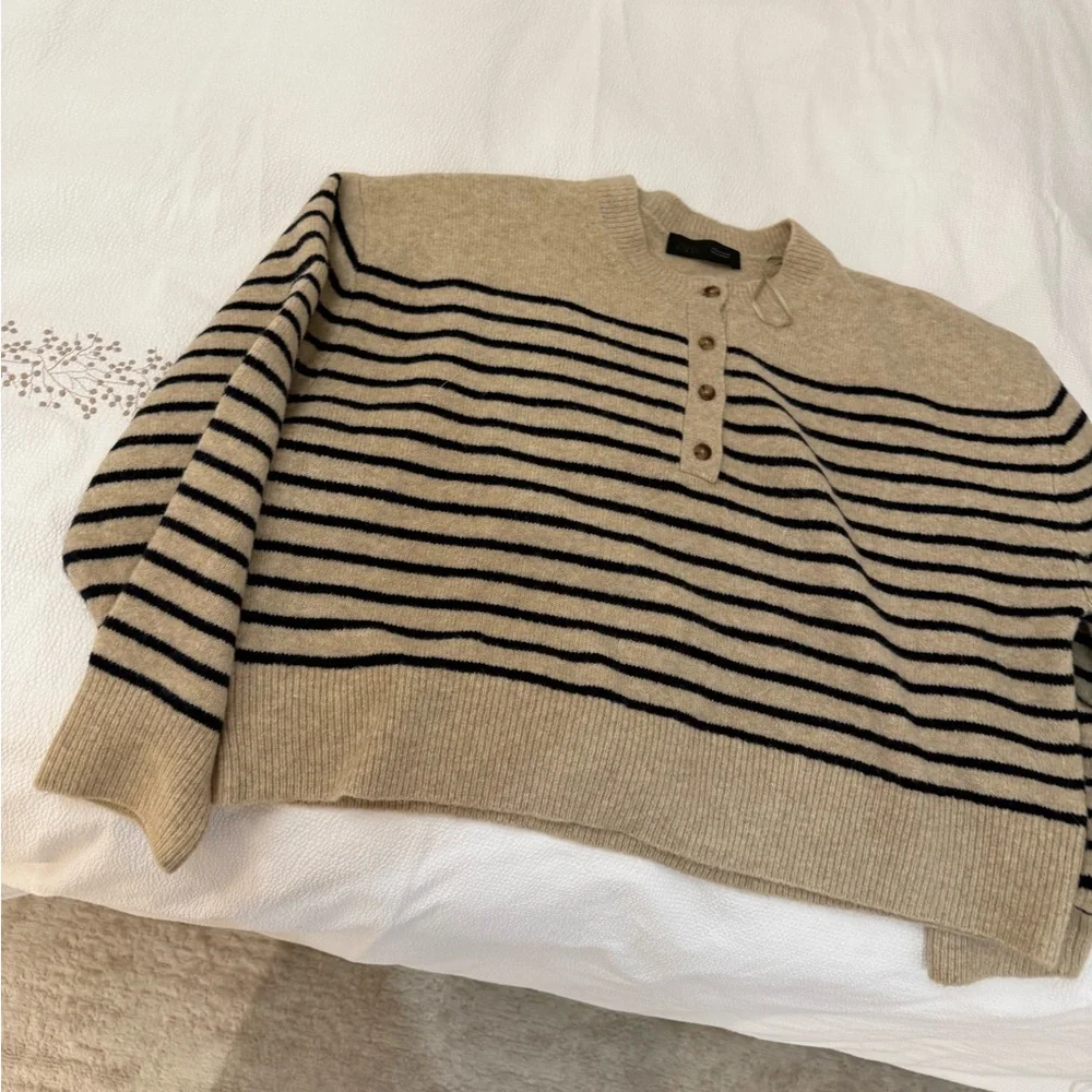 Zara Striped Beige and Black womens Sweater - Picture 2 of 2